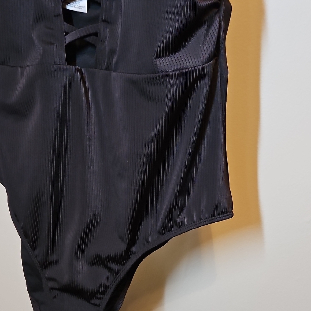 No Boundaries Black One Piece Crisscross Swimsuit Beach XL - Picture 2 of 11